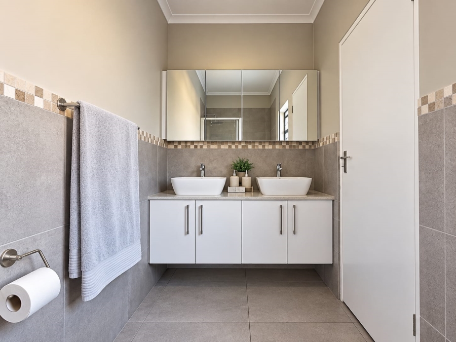 To Let 3 Bedroom Property for Rent in Parklands North Western Cape